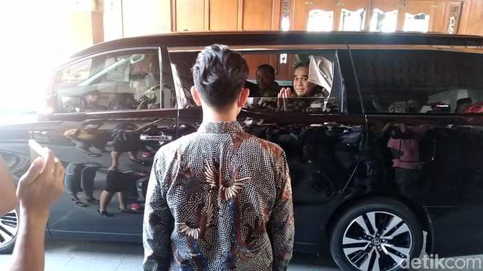 Gibran melepas kepulangan Ahmad Muzani di Balai Kota Solo, 6/4/2022