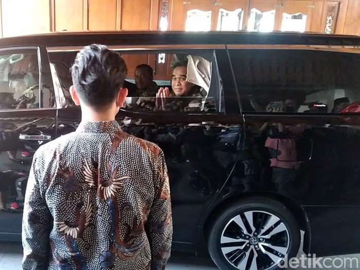 Gibran melepas kepulangan Ahmad Muzani di Balai Kota Solo, 6/4/2022