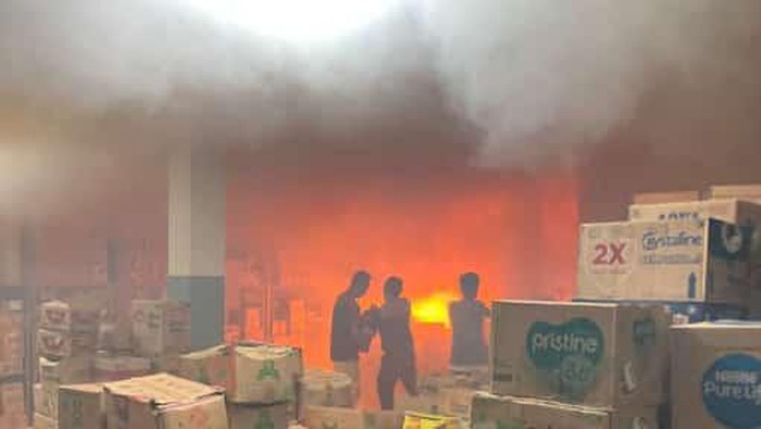 Gudang Alfamidi Dramaga, Kabupaten Bogor, kebakaran, Rabu (6/4/2022).