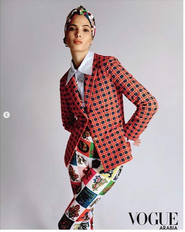 Sukses menjadi model internasional, Hanaa Ben Abdesslem tak melupakan negaranya. Dia berkontribusi pada perkembangan anak-anak muda di Tunisia. Hanaa bekerjasama dengan NGO Youth Empowerment development association (YEDA) untuk memberikan donasi pada anak-anak muda inspiratif di Tunisia. Foto: Instagram