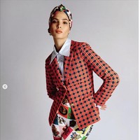 Sukses menjadi model internasional, Hanaa Ben Abdesslem tak melupakan negaranya. Dia berkontribusi pada perkembangan anak-anak muda di Tunisia. Hanaa bekerjasama dengan NGO Youth Empowerment development association (YEDA) untuk memberikan donasi pada anak-anak muda inspiratif di Tunisia. Foto: Instagram