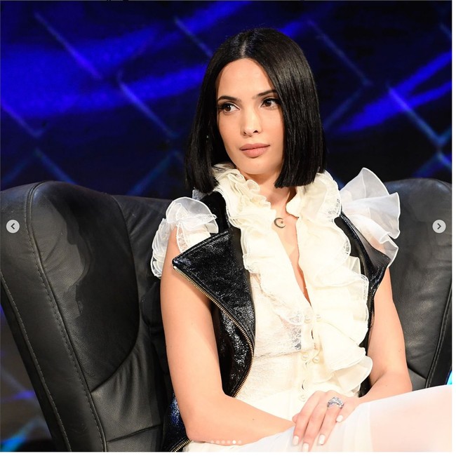 Hanaa Ben Abdesslem memulai kariernya sebagai model setelah megikuti ajang Project Runway versi Lebanon, Mission Fashion 2. Dia menjadi juara kedua.  Foto: Instagram