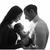 Hanaa Ben Abdesslem kini lebih banyak menghabiskan waktunya bersama anak dan suami di rumah. Tak lagi banyak tampil dalam glamournya dunia modelling, Hanaa menjalani kesehariannya sebagai ibu dari seorang anak laki-laki. Foto: Instagram