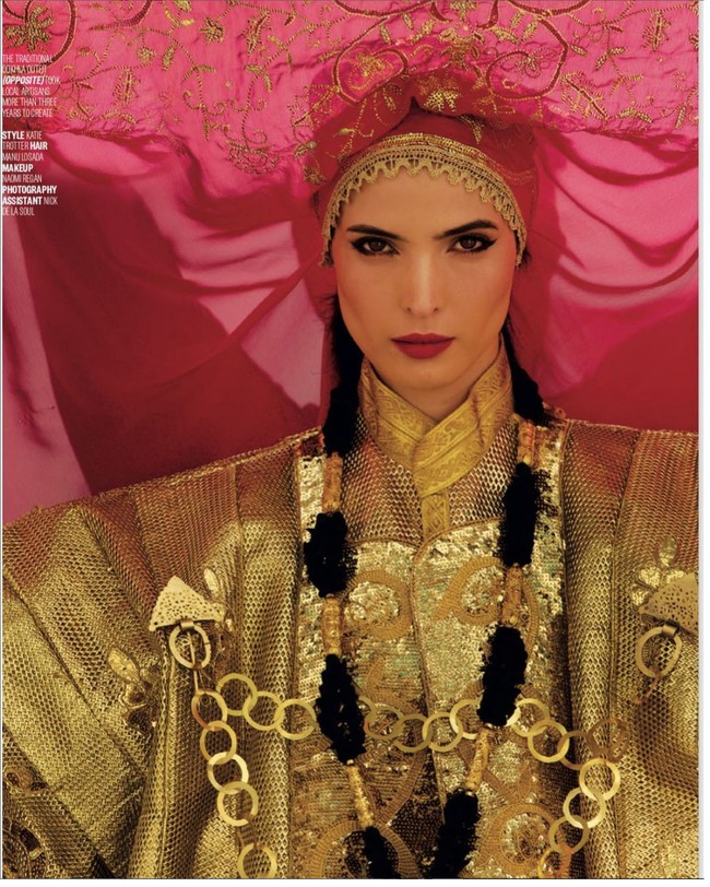 Hanaa memutuskan meninggalkan kuliahnya di jurusan teknik demi mengejar karier sebagai model. Pilihannya tak sia-sia karena dia kemudian bisa tampil dalam fashion show desainer ternama seperti Vivienne Westwood, Jean Paul Gautier, Chanel, Oscar de la Renta hingga Anna Sui. Foto: Instagram