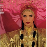 Hanaa memutuskan meninggalkan kuliahnya di jurusan teknik demi mengejar karier sebagai model. Pilihannya tak sia-sia karena dia kemudian bisa tampil dalam fashion show desainer ternama seperti Vivienne Westwood, Jean Paul Gautier, Chanel, Oscar de la Renta hingga Anna Sui. Foto: Instagram