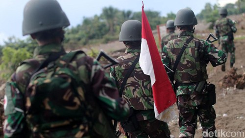 Hari Zeni diperingati setiap tahun pada tanggal 15 April. Kelompok Zeni memiliki tugas untuk membantu pasukan tentara Angkatan Darat (AD).