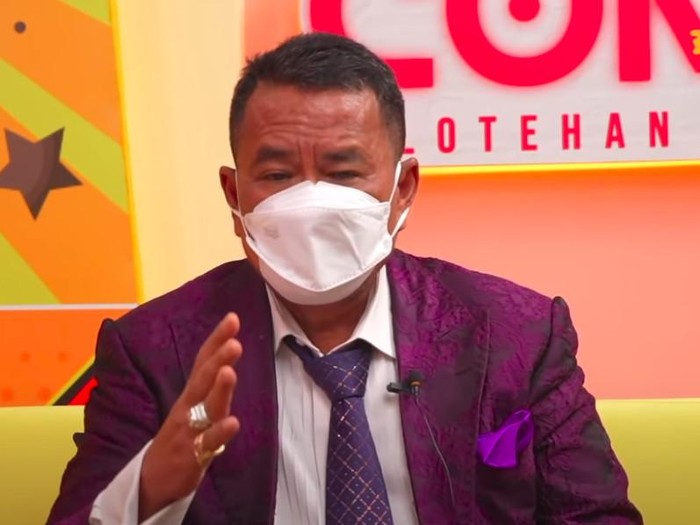 Hotman Paris saat berbincang dengan Melaney Ricardo.