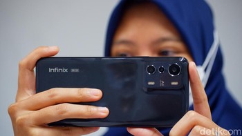 Kamera utamanya kemampuan 30X zoom memungkinkan pengguna menangkap menangkap objek dari kejauhan dengan detail jernih. Foto: Adi Fida Rahman/detikINET