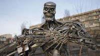Mengutip AP, Terminator itu terbuat dari suku cadang transmisi mobil.  