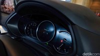 Mazda CX-5 generasi terbaru dalam dua varian yakni Elite dan Kuro. Elite menyajikan tampilan yang lebih elegan, sedangkan Kuro tampak sporty. 