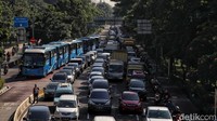 Riza mengambil contoh aktivitas yang sudah dilonggarkan meliputi pembelajaran tatap muka 100 persen hingga transportasi publik yang kapasitasnya dibolehkan 100 persen. Sehingga Riza menilai kondisi Jakarta mulai normal meski statusnya PPKM level 2.
