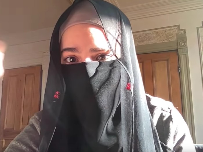 Kisah perjalanan mualaf wanita yang berasal dari keluarga yahudi. Kisah perjalanan mualaf wanita yang berasal dari keluarga yahudi.