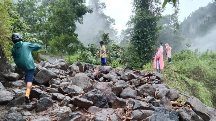 Kondisi longsor di Desa Sirau, Kecamatan Karangmoncol, Purbalingga, Rabu (6/4/2022).