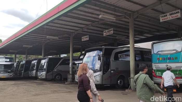 Kondisi pool PO Budiman. Di dalam pool ada terminal yang beropasi melayani antarjemput penumpang.