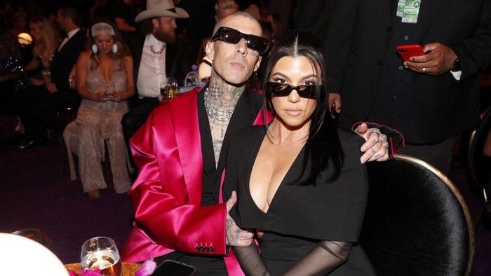 Sempat Jalani IVF, Kourtney Kardashian Sukses Hamil Anak Pertama dengan Travis Barker