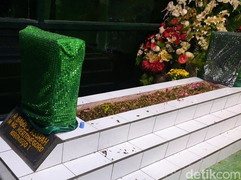 Makam Ki Ronggo Bupati Pertama Bondowoso