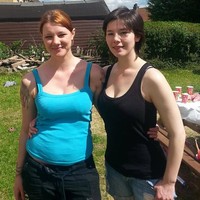 Lahir di Glasgow, Inggris, 31 tahun lalu, Sinead merupakan putri kedua dari pasangan Andrew, seorang pekerja tambang, dan Brenda yang berprofesi sebagai personal trainer. Kami seperti anak-anak perempuan kebanyakan, yang suka main rumah-rumahan dan boneka Barbie, kata Sinead kepada Daily Mail saat mengenang masa kecilnya bersama sang kakak, Andrea. (Foto: Dok. Sinead Watson)