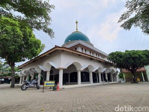 Simbol Toleransi, Masjid di Mojokerto Ini Punya Mimbar Bekas Altar