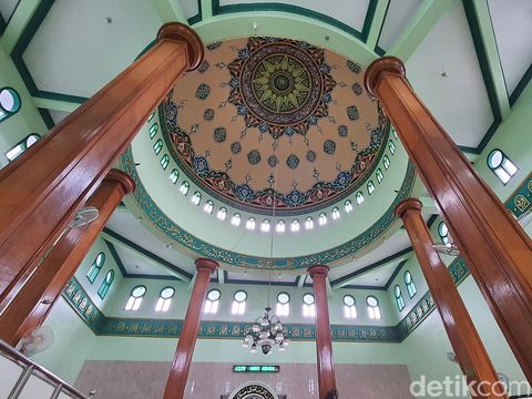 Masjid Baitul Muttaqin di Desa/Kecamatan Kutorejo sekilas terlihat biasa saja. Masjid ini ternyata menjadi bukti soliditas umat muslim dengan Etnis Tionghoa pada masa kolonial.