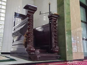 Mimbar Bekas Altar, Simbol Toleransi di Masjid Baitul Muttaqin Mojokerto