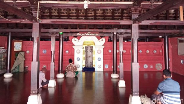 Masjid Merah Panjunan.