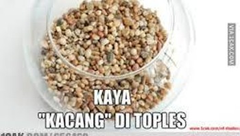 Kacang di toples. Foto: Twitter