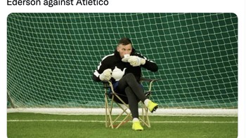 Ederson sampai bisa ngopi-ngopi di gawang City. Foto: Twitter