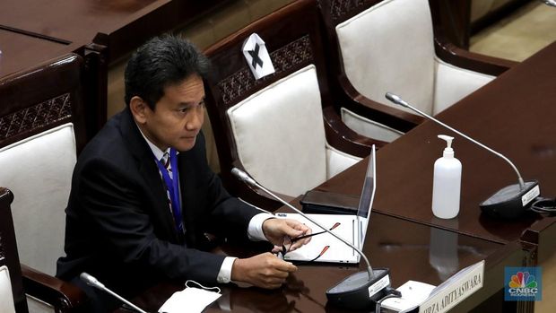 Mirza Adityaswara (CNBC Indonesia/Muhammad Sabki)