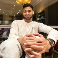 Penjaga gawang yang identik dengan nomor punggung 13 itu pub cukup sering mengunggah gayanya di Instagram. Selain gayanya di lapangan, Albagir juga kerap memperlihatkan penampilannya di keseharian.Foto: Instagram @muhammadalbagir13