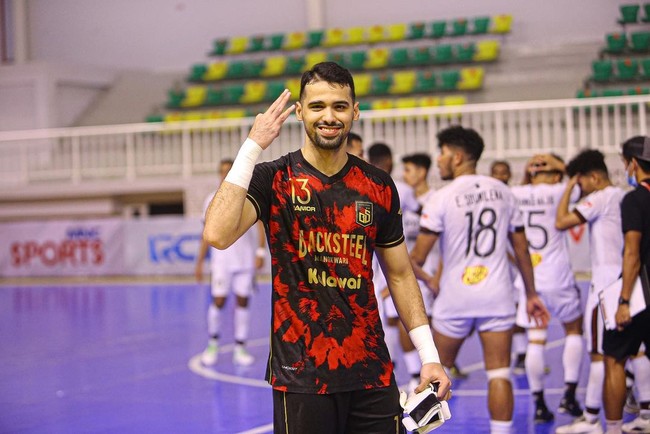 Muhammad Albagir adalah kiper timnas futsal Indonesia. Ia mendapat perhatian setelah save heroiknya di pertandingan kedua Grup A Piala AFF Futsal 2022 Indonesia melawan Thailand.Foto: Instagram @muhammadalbagir13