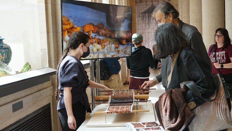 Pameran Kain Tenun Ikat dan Batik di Asian Art Museum San Francisco