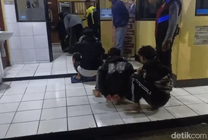 Jabar Dirundung Perang Sarung: Meresahkan-Motifnya Bikin Heran