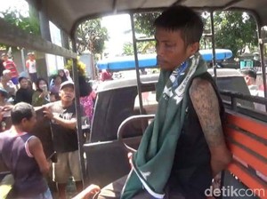Pria Bertato Naga Dimassa Saat Gagal Curi Kotak Amal di Jombang