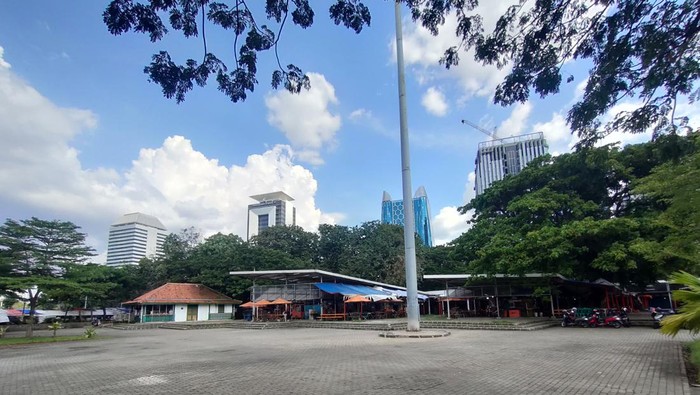 Plaza Monas yang diusulkan jadi tempat relokasi sementara pedagang Lenggang Jakarta yang terbakar.