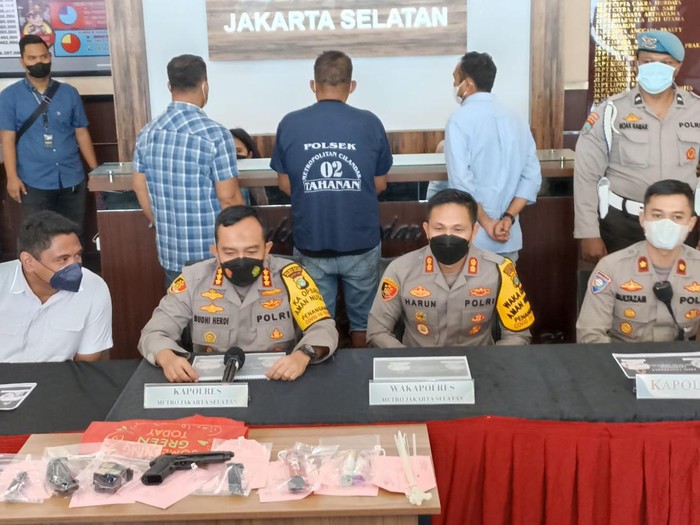 Polisi menangkap perampok bank di Jaksel Polisi menangkap perampok bank di Jaksel
