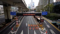 Diketahui, lockdown ketat yang diberlakukan di Shanghai berlangsung dalam dua tahap. Sisi kota di sebelah timur Sungai Huangpu berada dalam pembatasa sejak 28 Maret hingga 1 April 2022. Sedangkan sisi barat Sungai Huangpu dari 1 sampai 5 April 2022.  