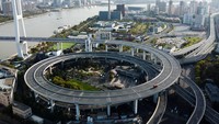 Kota terbesar kedua di China yakni Shanghai memberlakukan lockdown sejak akhir bulan Maret lalu imbas merebaknya virus Corona varian Omicron di kawasan tersebut.