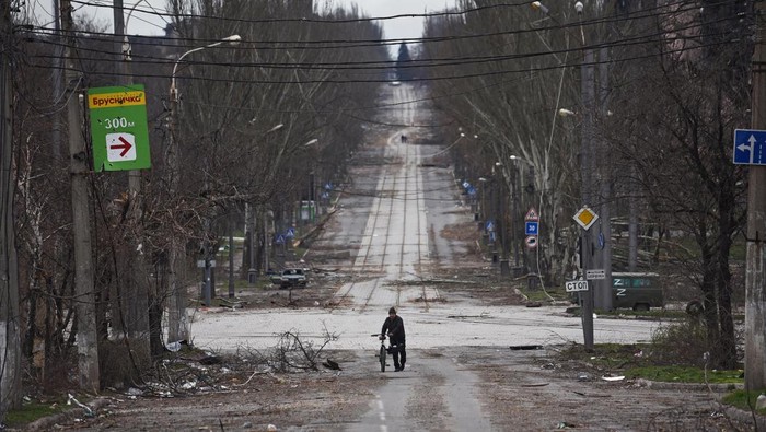 Kota Mariupol di wilayah Ukraina bagian tenggara alami kehancuran hingga 90 persen usai dikepung pasukan Rusia selama beberapa pekan terakhir. Ini fotonya.