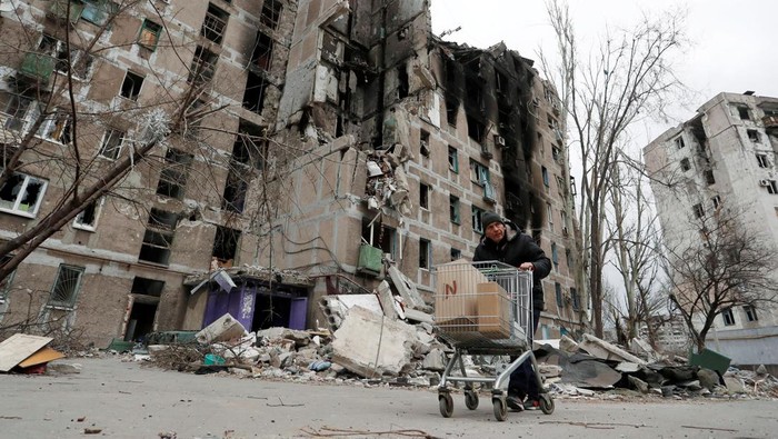 Kota Mariupol di wilayah Ukraina bagian tenggara alami kehancuran hingga 90 persen usai dikepung pasukan Rusia selama beberapa pekan terakhir. Ini fotonya.