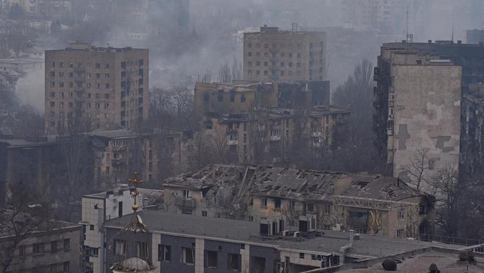 Kota Mariupol di wilayah Ukraina bagian tenggara alami kehancuran hingga 90 persen usai dikepung pasukan Rusia selama beberapa pekan terakhir. Ini fotonya.