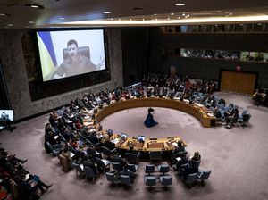 Zelensky: Wanita Bucha Diperkosa-Dibunuh, Rusia Tembak Jatuh 2 Heli Ukraina