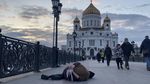 Protes Pembantaian di Bucha Ukraina, Ini yang Dilakukan Aktivis Rusia
