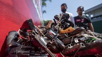Ratusan barang bukti senjata api rakitan bersiap dimusnahkan di lapangan tembak Polda Sumatera Selatan, Palembang