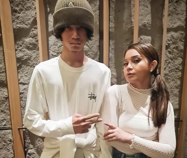 Rossa dan sang anak tampak begitu dekat. Walaupun sibuk dengan urusan pekerjaan, namun Rossa masih meluangkan waktunya bersama anak semata wayangnya itu. Foto: Instagram/@itsrossa910