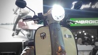 Dari segi dimensi, Royal Alloy TG150 memiliki panjang 1.845 mm, lebar 670 mm, dan tinggi 1.115 mm. Untuk ground clearance-nya 330 mm, tinggi jok 770 mm, jarak sumbu roda 1.390 mm, dengan bobot kering 122 kg. Foto: Luthfi Anshori/detikOto