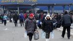 Rusia-Ukraina Masih Perang, Warga Mariupol Antre Pembagian Makanan