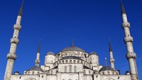 Sultan Ahmed Camii atau populer dengan nama Masjid Biru merupakan salah satu masjid megah yang berada di kawasan Istanbul, Turki. (Photo by Julian Finney/Getty Images).  
