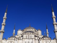 4 Warna yang Sering Diidentikkan dengan Bangunan Islam