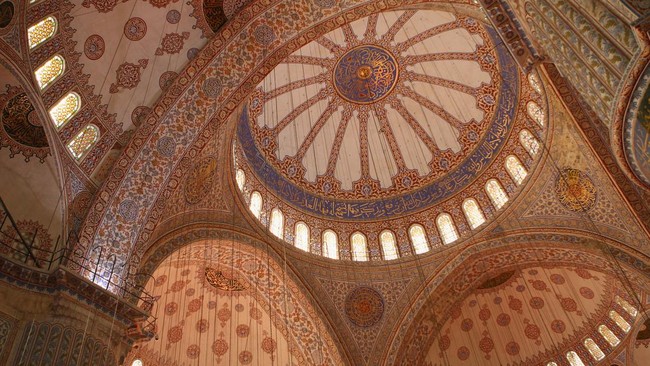 4 Warna yang Sering Diidentikkan dengan Bangunan Islam