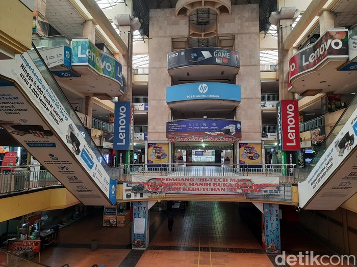 Suasana Hi-Tech Mall Surabaya yang hendak dibuka lagi oleh Pemkot Surabaya.